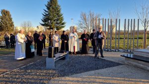 Pamätník nenarodeným deťom v Trnave bol slávnostne odhalený a požehnaný